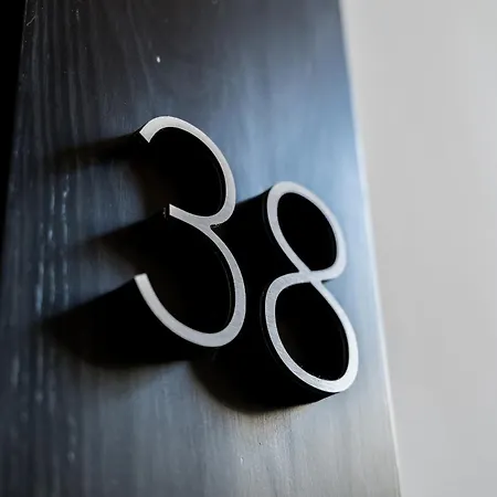 Old Town Chic By Bookinghost