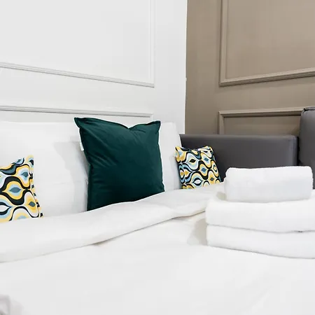 Old Town Chic By Bookinghost *